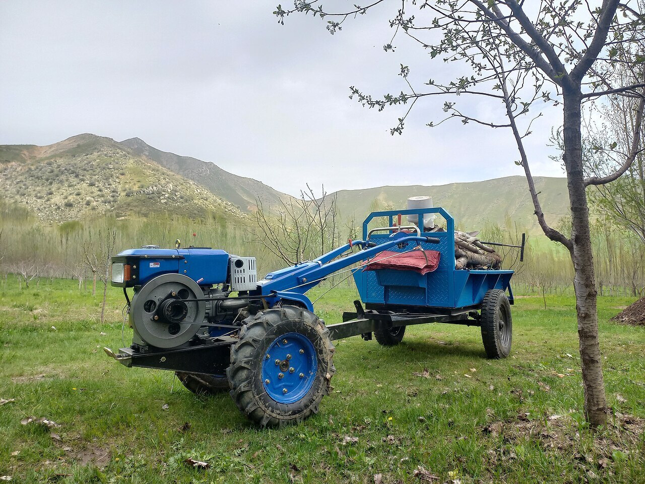 Хотел я купить редкий мотоблок по выгодной цене, а доставки до меня нету. Ну как так можно? 21 век еще называете. Вот «сволочи».