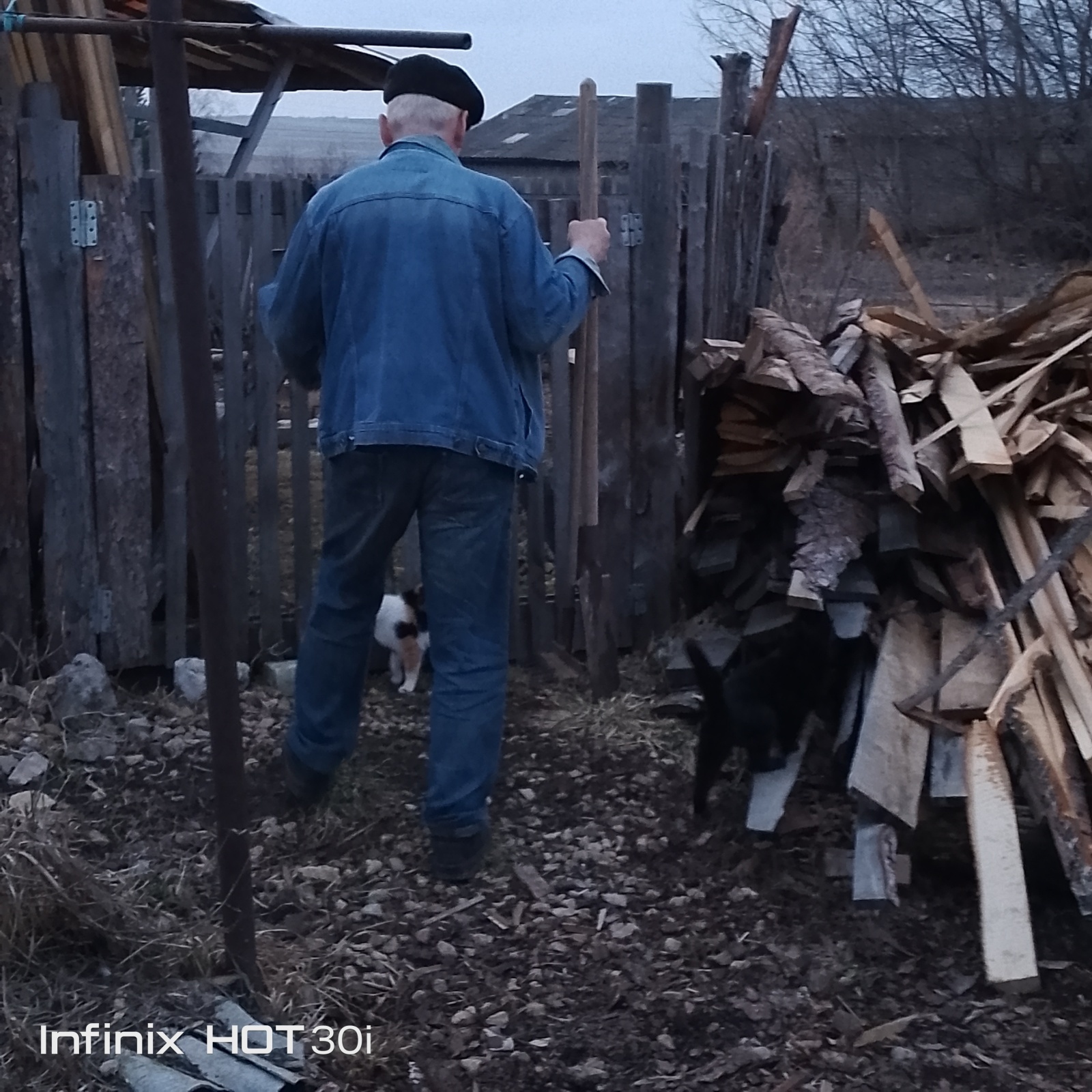 Наш маленький огородик у дома,середина марта