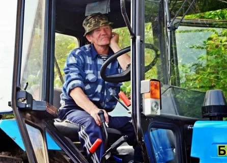 Роковой поворот — долговая пропасть: Как авария на трассе обернулась для тульского тракториста кредитной кабалой в 100 000 рублей