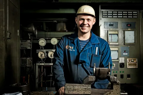 Ошибка на 6 тысяч: Как один станок оставил работника в долгах перед заводом-гигантом.