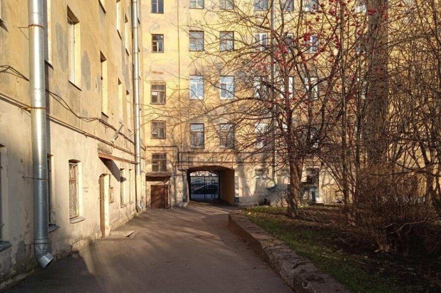 «А У НАС ВО ДВОРЕ…». (3)/ «На графских развалинах»