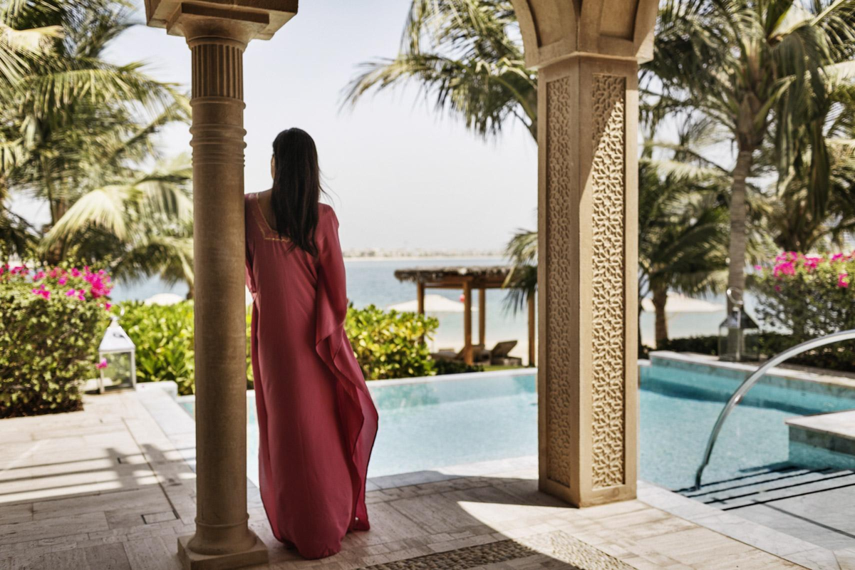 «Мечтали попасть к шейху и заработать миллион, а оказались в притоне»: откровения реальных девушек о работе в Дубае.