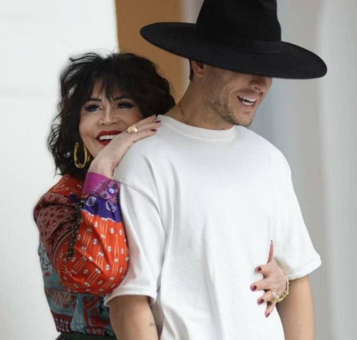 Неожиданный юбилей: Что стало причиной бурных обсуждений вокруг Надюши Бабкиной? 🤔