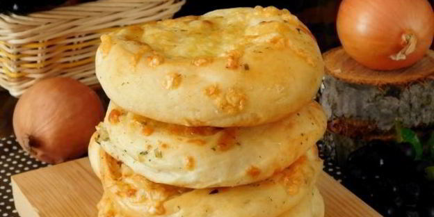 Луковые лепешки