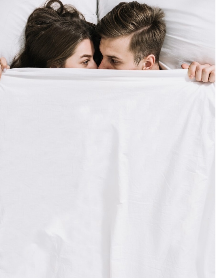 А могли бы считать подаренные деньги! Брачная ночь обернулась «собачей сцепкой» для молодожёнов