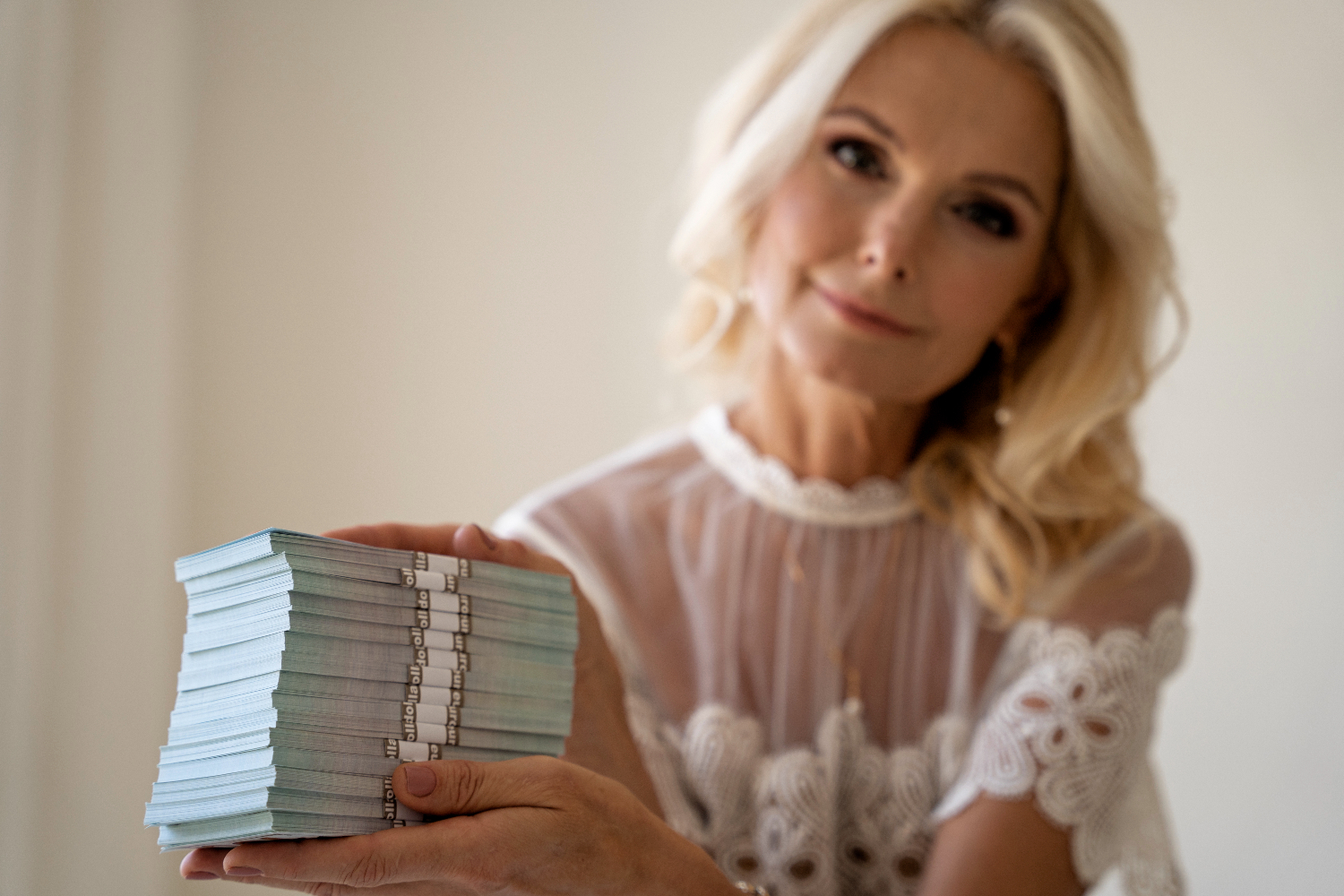 Женщина взыскала с работодателя 2,3 млн за то, что ей 17 лет не индексировали зарплату