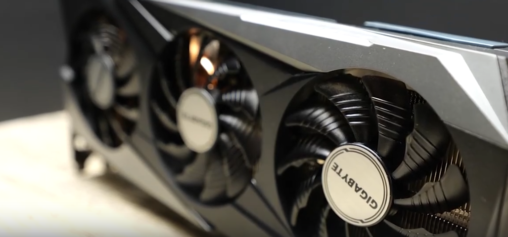 "GeForce RTX 4060 Взлетает на Вершину Рейтинга Steam: Анализ Февральских Данных и Влияние Роста Китайской Аудитории"