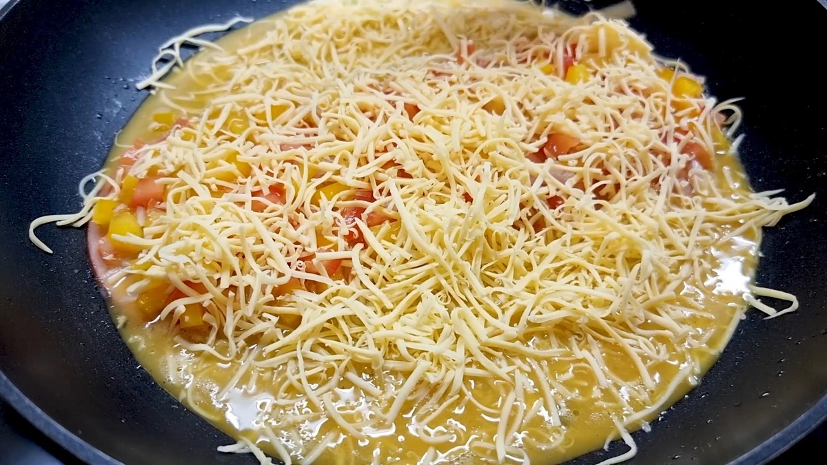 Яичница с ветчиной и сыром в лаваше - идея для сытного завтрака