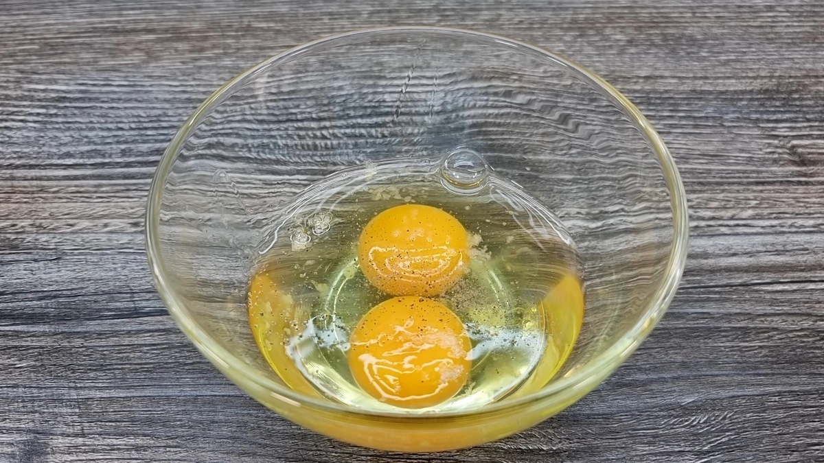 Яичница с ветчиной и сыром в лаваше - идея для сытного завтрака