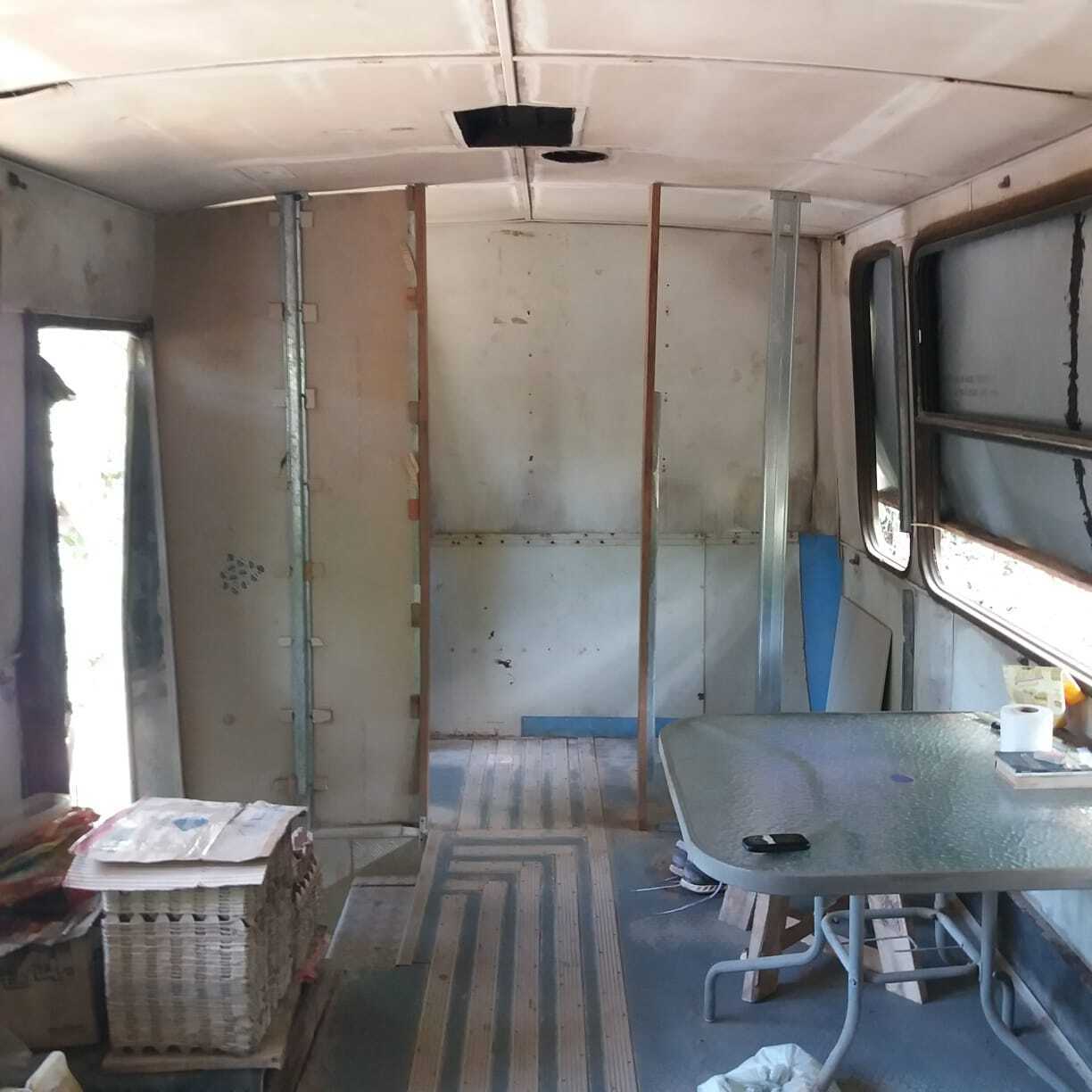 Миссия невыполнима? Студию в автобусе начинаю строить... с крыши