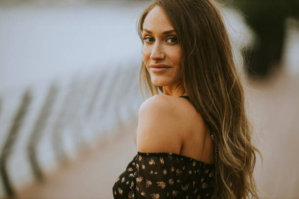 Женщины стали менее сексуально одеваться из-за боязни критики других женщин. Как это произошло?