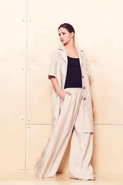 Женщины стали менее сексуально одеваться из-за боязни критики других женщин. Как это произошло?