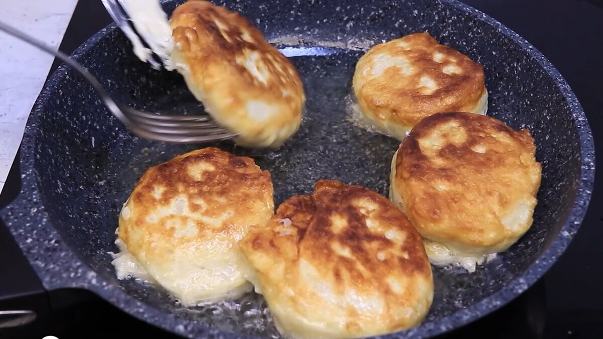 Все дело а правильном тесте: показываю, как делаю быстрые и пышные оладьи без дрожжей , тесто как пух( можно есть губами)