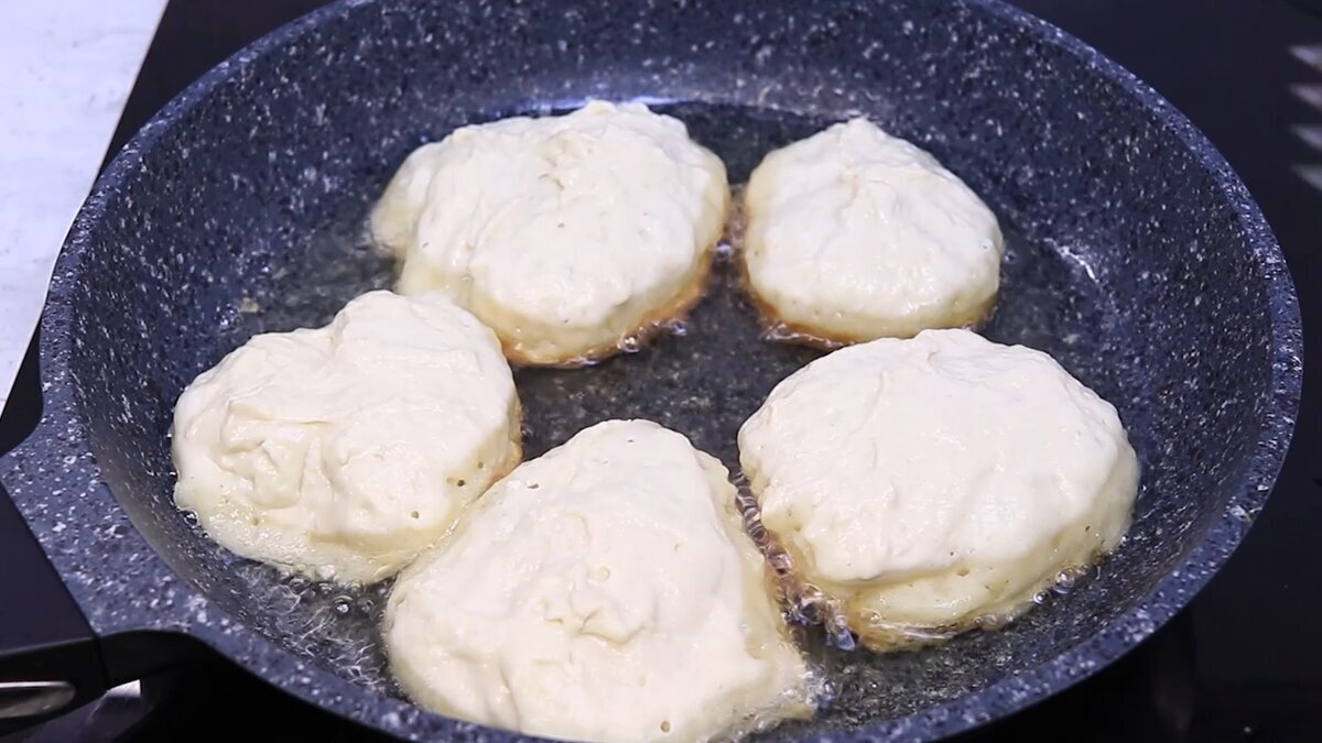 Все дело а правильном тесте: показываю, как делаю быстрые и пышные оладьи без дрожжей , тесто как пух( можно есть губами)