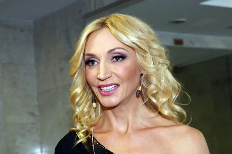 Хайп или отчаяние? Сбежавшая в США Кристина Орбакайте спела в метро Нью-Йорка