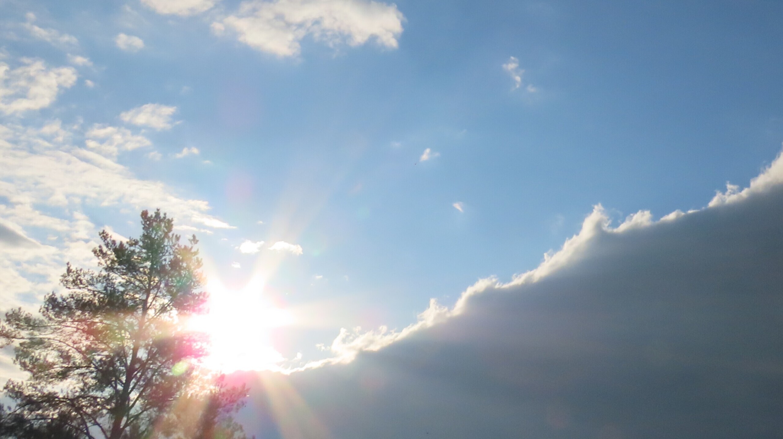 Апрель сломал свою свирель.