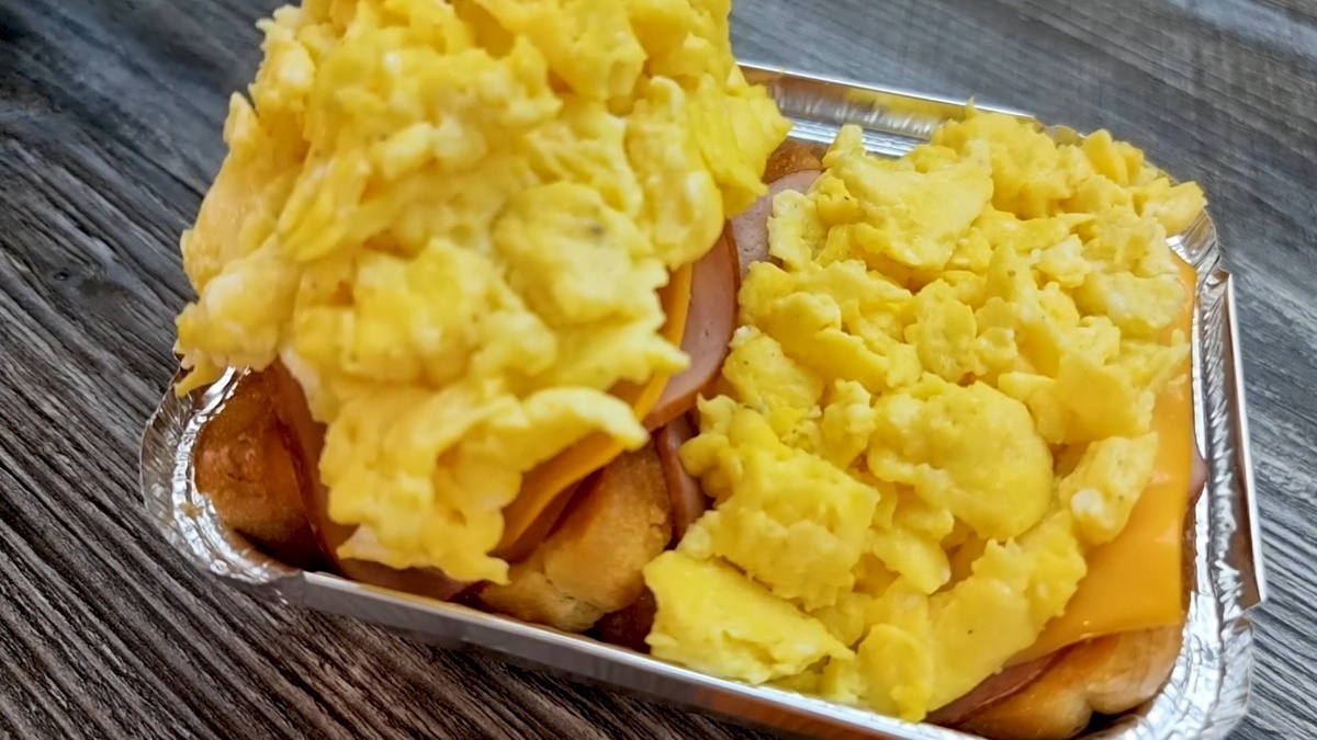 Горячие бутерброды для завтрака или перекуса.