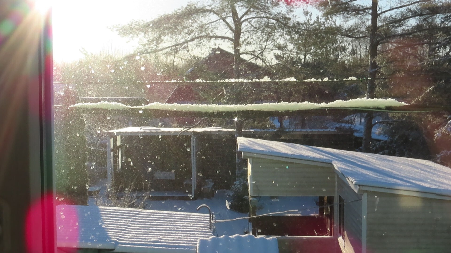 Апрель сломал свою свирель.