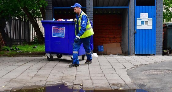 Власти намерены пересмотреть тарифы на услуги по вывозу твердых коммунальных отходов (ТКО)