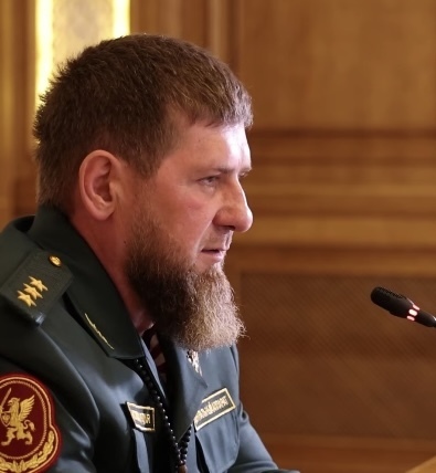 Чеченский лидер Рамзан Кадыров инициировал выдворение родных нападавшего с конфискацией имущества. Позволительно обойти закон?