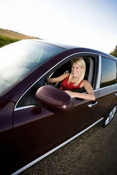 Премиум не взлетел? Правда ли, что Lada Aura продается очень плохо и скидки доходят уже до 800 тыс. рублей