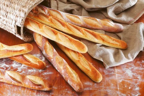 Просто добавь воды. Французский кулинар рассказал, как «оживить» засохший хлеб