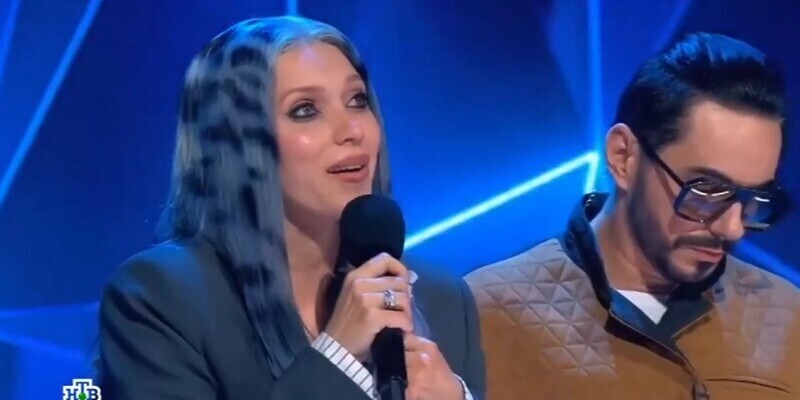 Утка раскрыта: Ева Власова покинула шоу «Маска» после сильного выступления и признания на грани слёз