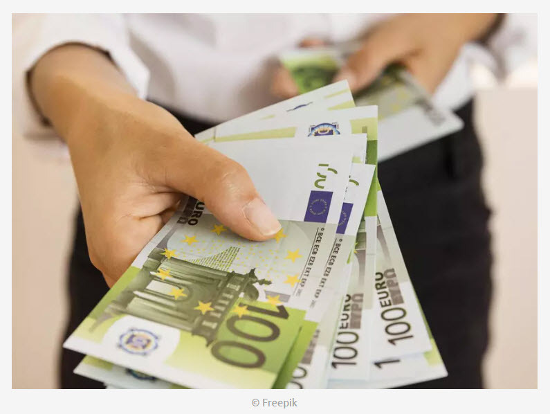 Это новый вид обмана! Учительница из Саратова оказалась мошенницей.