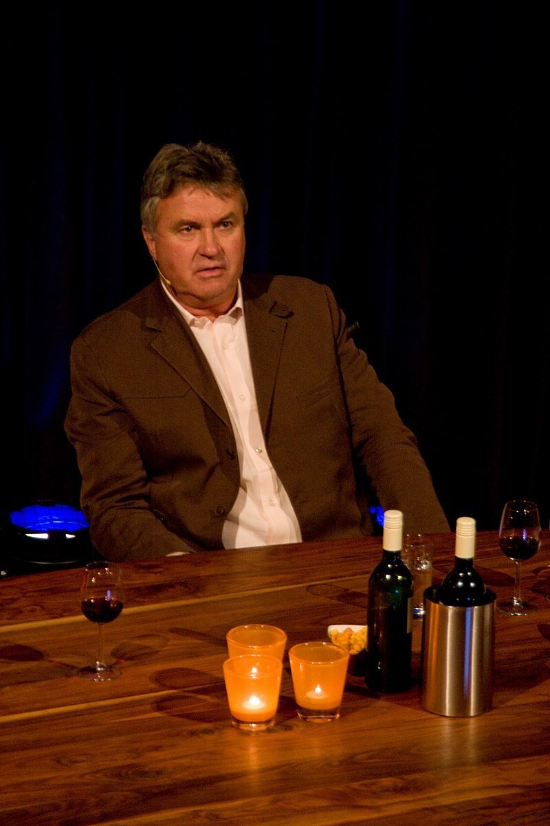 Подслушал разговор про футбол. Ростов проиграл? Так пригласите тренера-иностранца. Голландца, итальянца, аргентинца, немца, француза, испанца и....