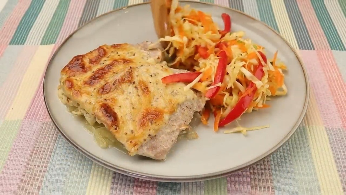 Мягкое, сочное мясо. Это коронное блюдо моей подруги и готовить не сложно.