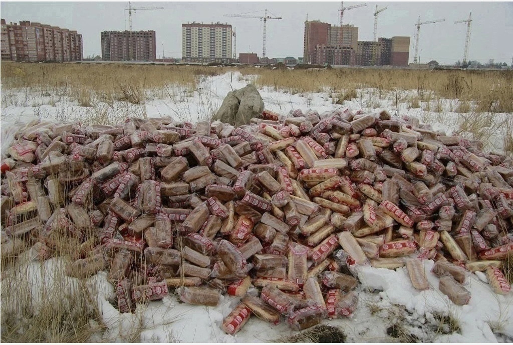 Не проданный хлеб на помойку извольте. Что происходит?