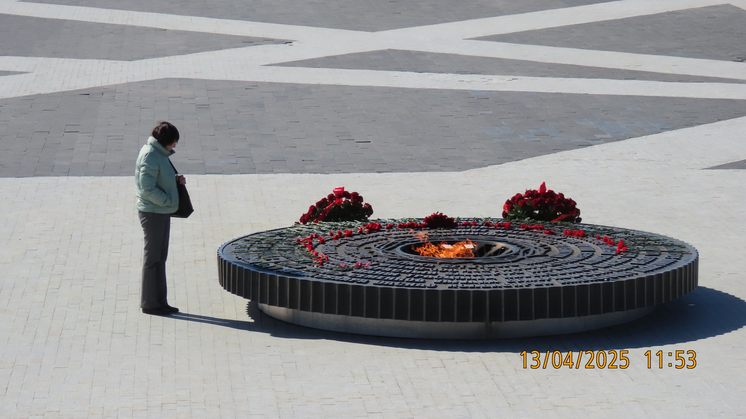 «Мирным гражданам СССР, погибшим в ходе Великой отечественной войны»