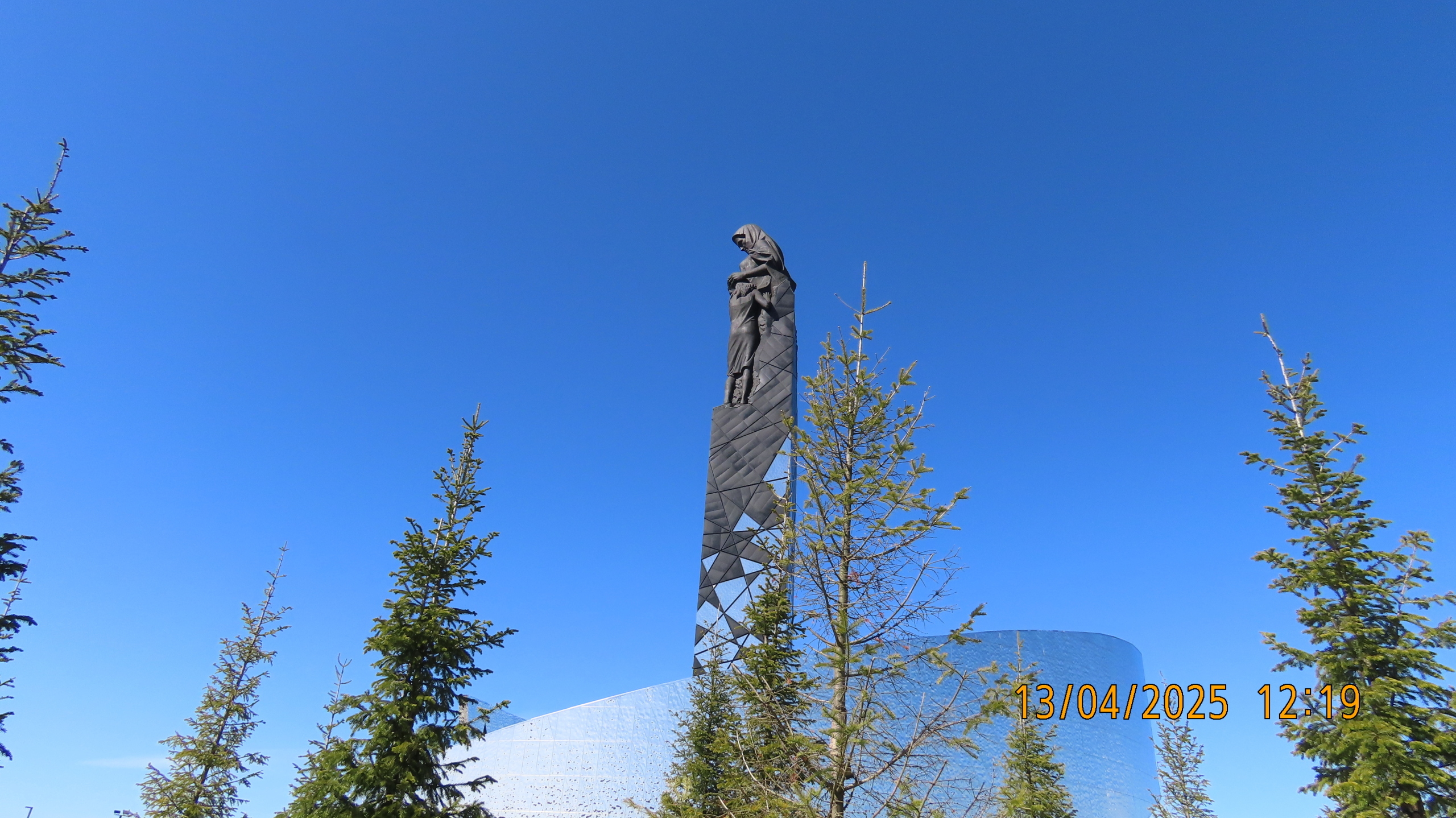 «Мирным гражданам СССР, погибшим в ходе Великой отечественной войны»