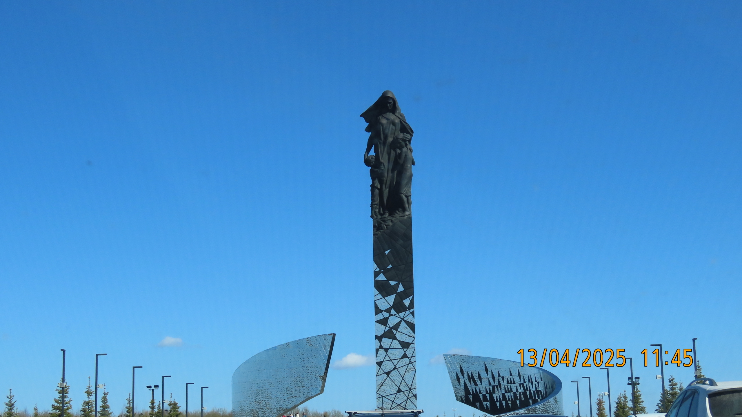 «Мирным гражданам СССР, погибшим в ходе Великой отечественной войны»