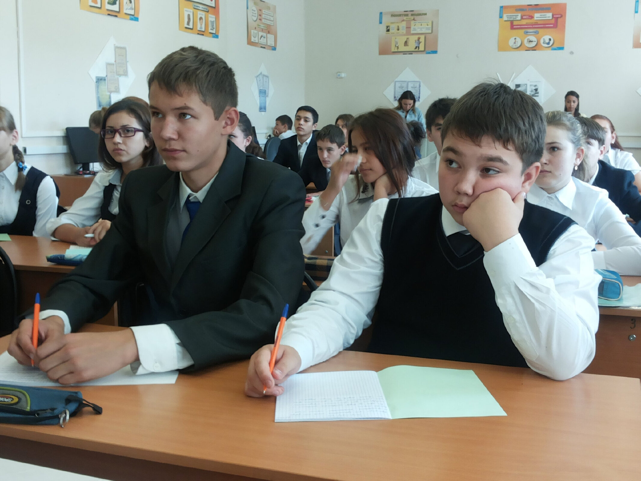 Нагрузка школьника 55 часов в неделю! И переспективы после сдачи ЕГЭ работать курьером.