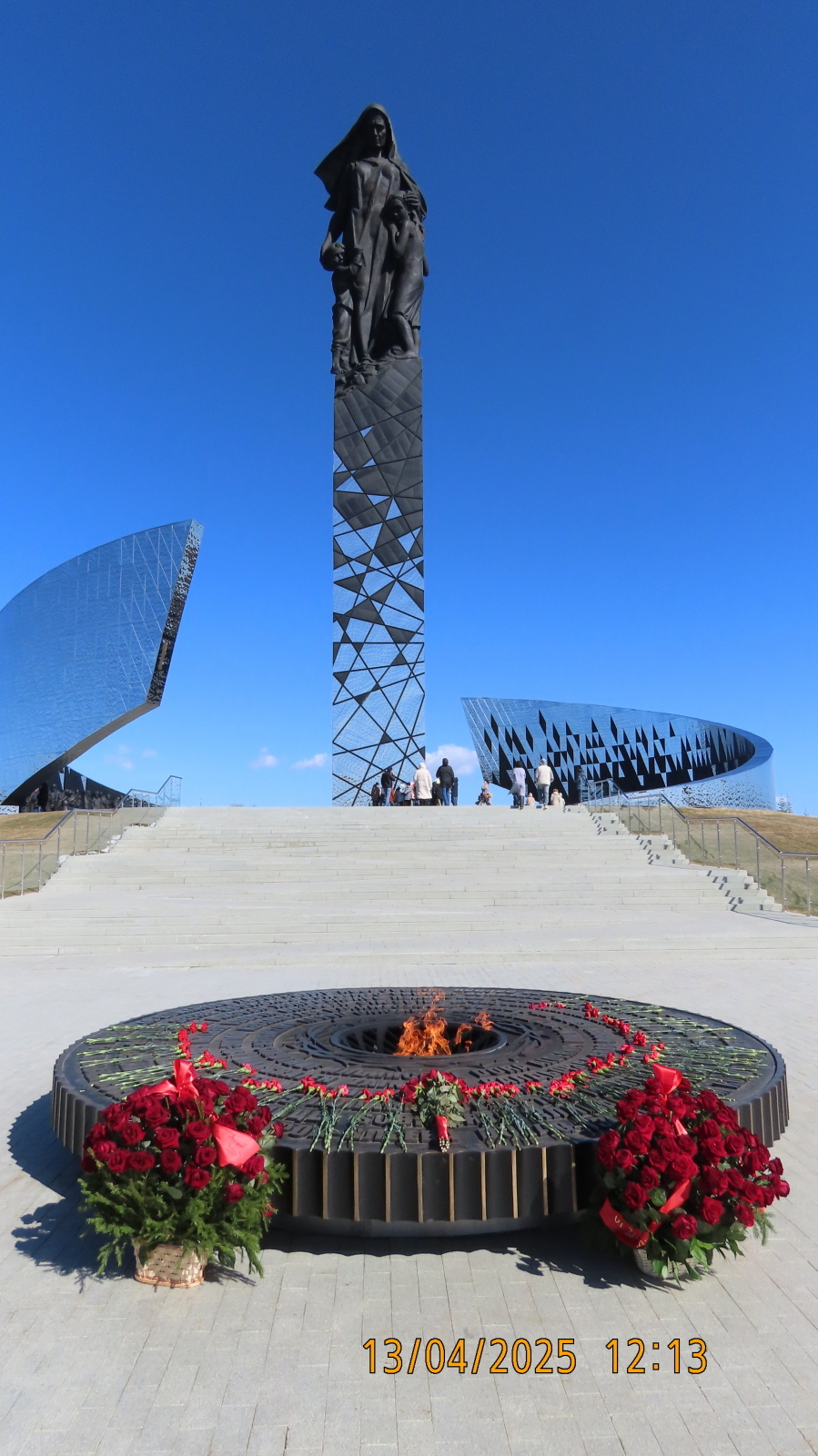 «Мирным гражданам СССР, погибшим в ходе Великой отечественной войны»