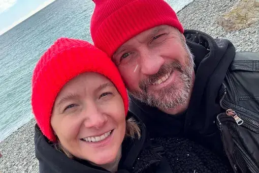 Роман Костомаров показал трогательные снимки с женой, сделанные на берегу моря