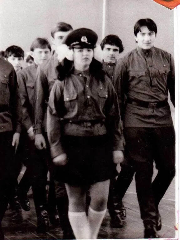 Случай из жизни: как меня выбрали командиром отряда на конкурсе строя и песни и мой класс победил