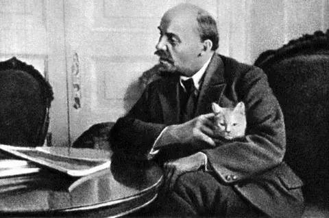 Не хочу быть богатым, или Ленин с кошечкой