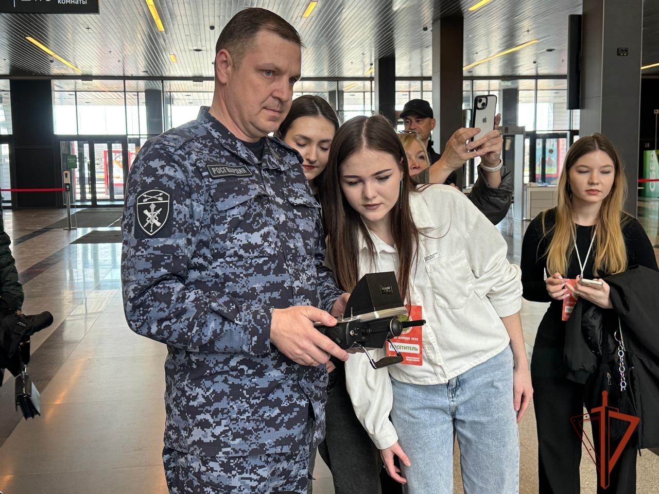 От дронов до спецназа: что увидели новосибирские школьники на форуме Росгвардии От дронов до спецназа: что увидели новосибирские школьники на форуме Росгвардии