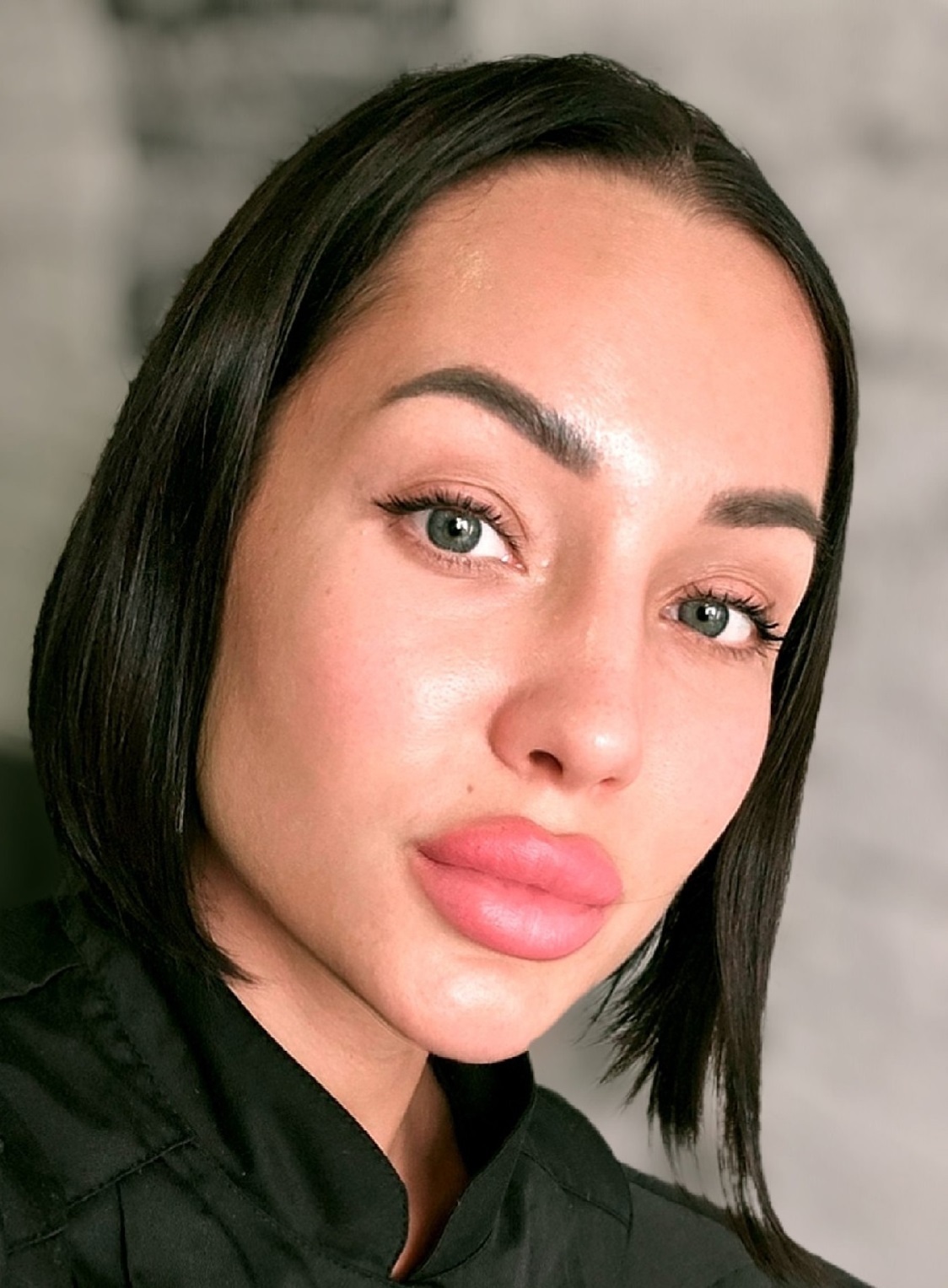 А давайте мы немного усложним опрос-задачу? Сколько лет вот этой диве? Вопрос сложнее предыдущего!