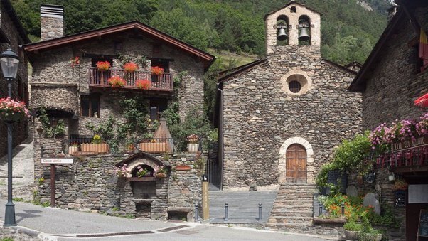 Андорра: Уникальное княжество в Пиренейских горах