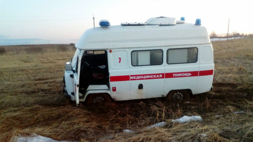 Дороги размыты, больной ребенок, скорая в 500 метров от больного.