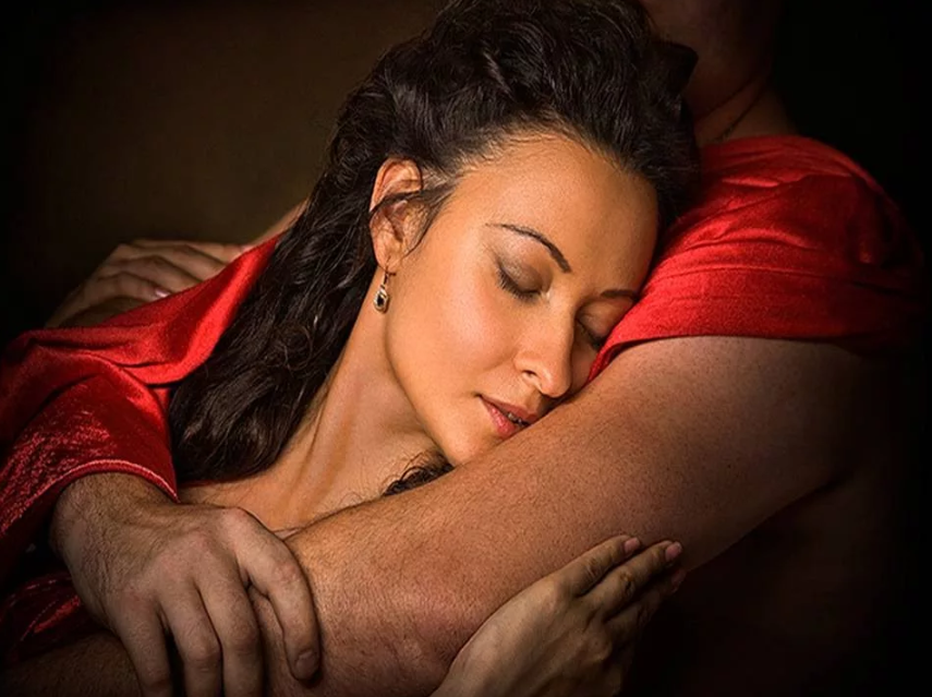 ЗАПАХ ТЕЛА ТВОЕГО. Почему его запах сводит тебя с ума? Тайный код любви от древних богинь до современных подружек!