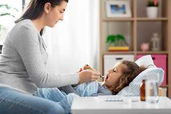 Больничный по уходу за ребенком: как оплачивается? Нюансы 2025 года.