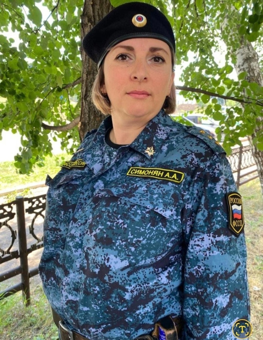 На службе — боец, дома — трижды мама