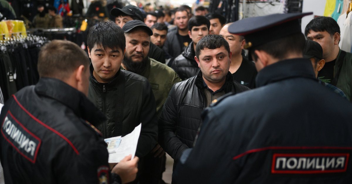 Мигрантов будут отслеживать через телефон