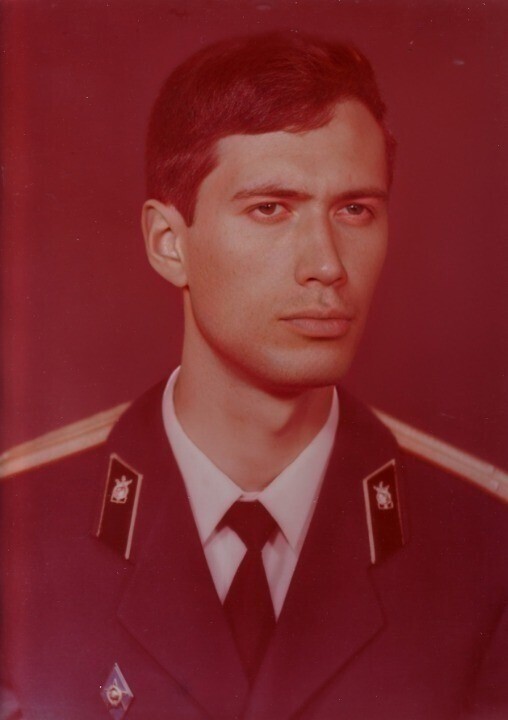 Из офицеров – в безработные. А потом – снова на вершину