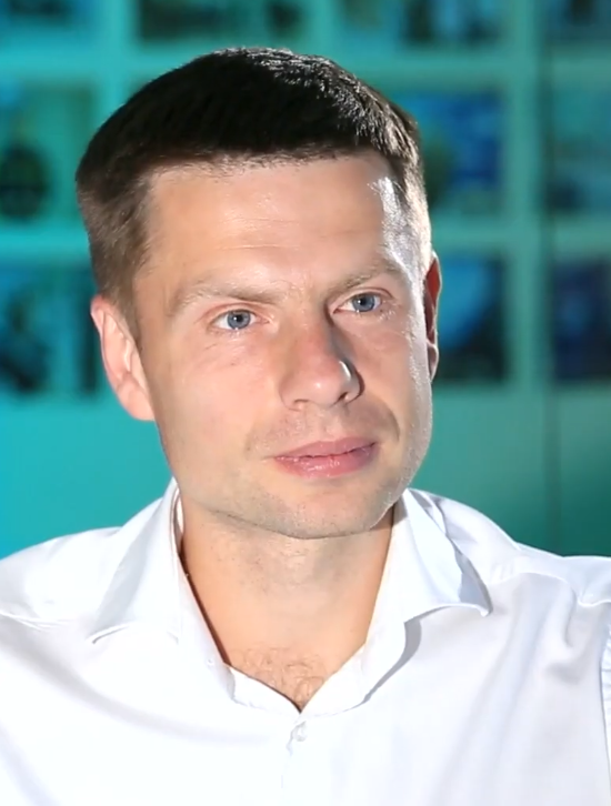 На Украине мужчины выстроились в очереди в военкоматы. Нет они вовсе не торопятся на фронт