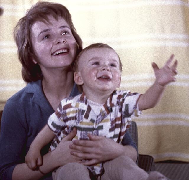 "Люсенька, ты пожалеешь, еще рано, не надо, деточка...!": роман Олега Табакова и скромницы Людмилы Крыловой завязался в первую же ночь